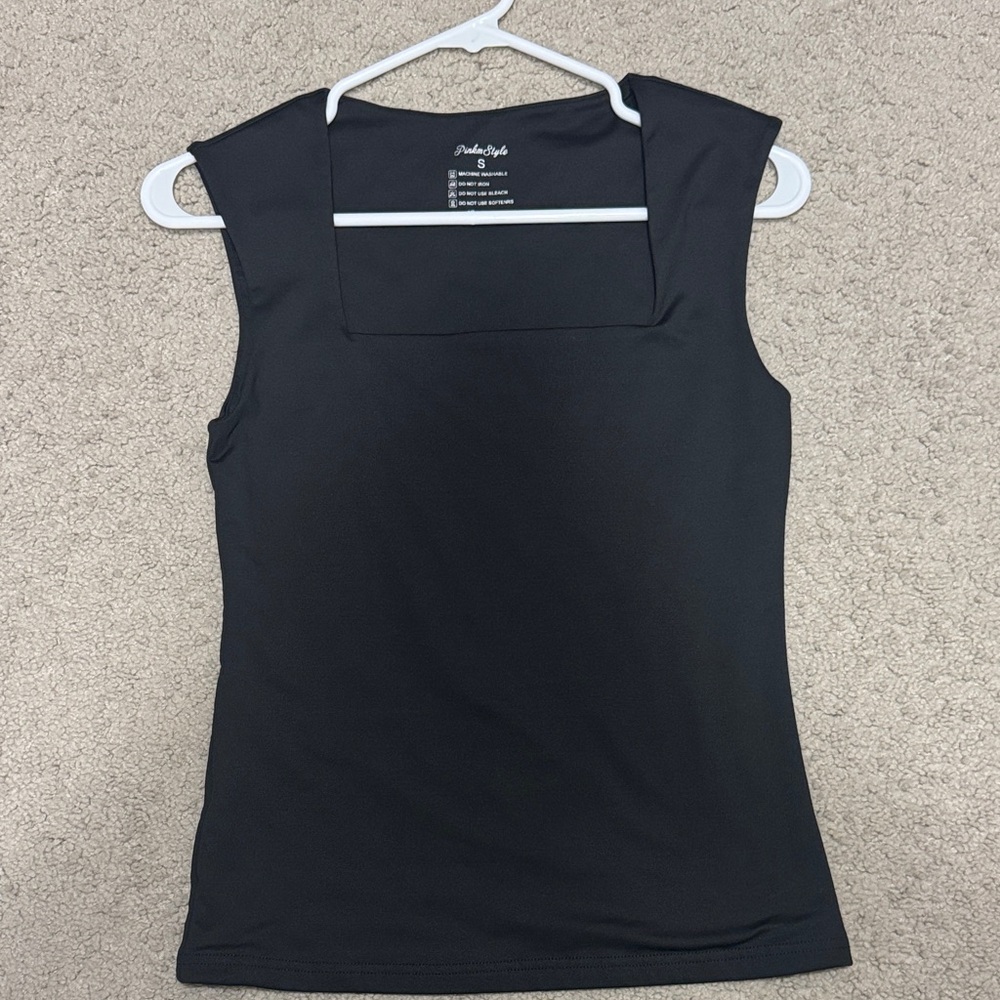 Elegant Black Sleeveless Square Neck Top - Picture 2 of 4